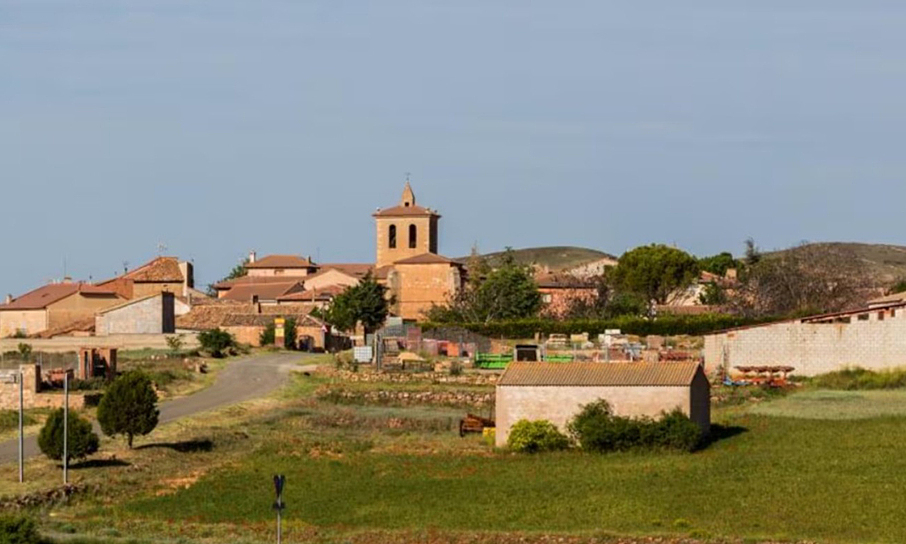 Ngôi làng 40 dân tuyển người đến ở miễn phí để thoát cảnh "xóa sổ"