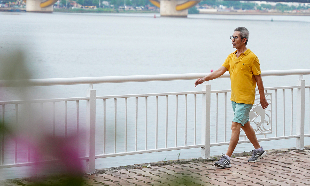 Bác sĩ hướng dẫn cách tập thể dục cho người cao tuổi