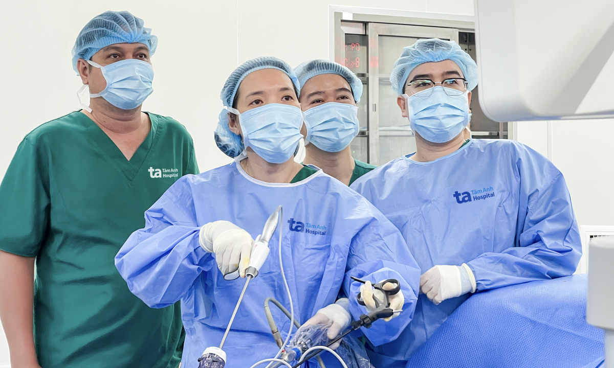 Cắt một quả thận triệt căn ung thư ở tuổi đôi mươi