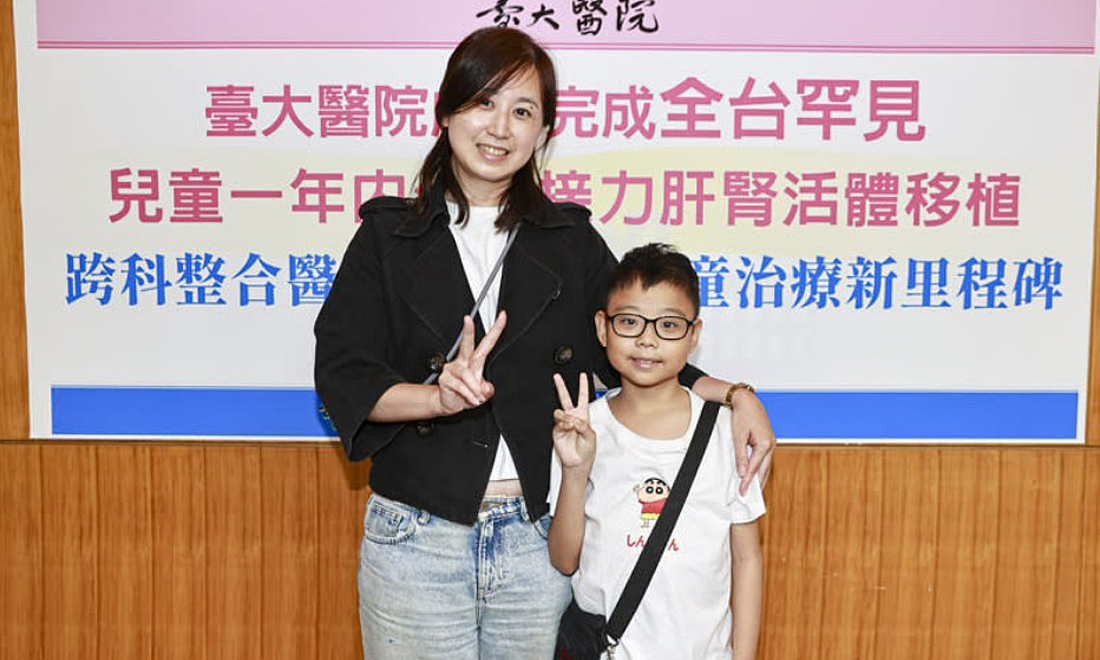 Cặp vợ chồng 'chia nhau' hiến gan, thận nối dài sự sống cho con trai