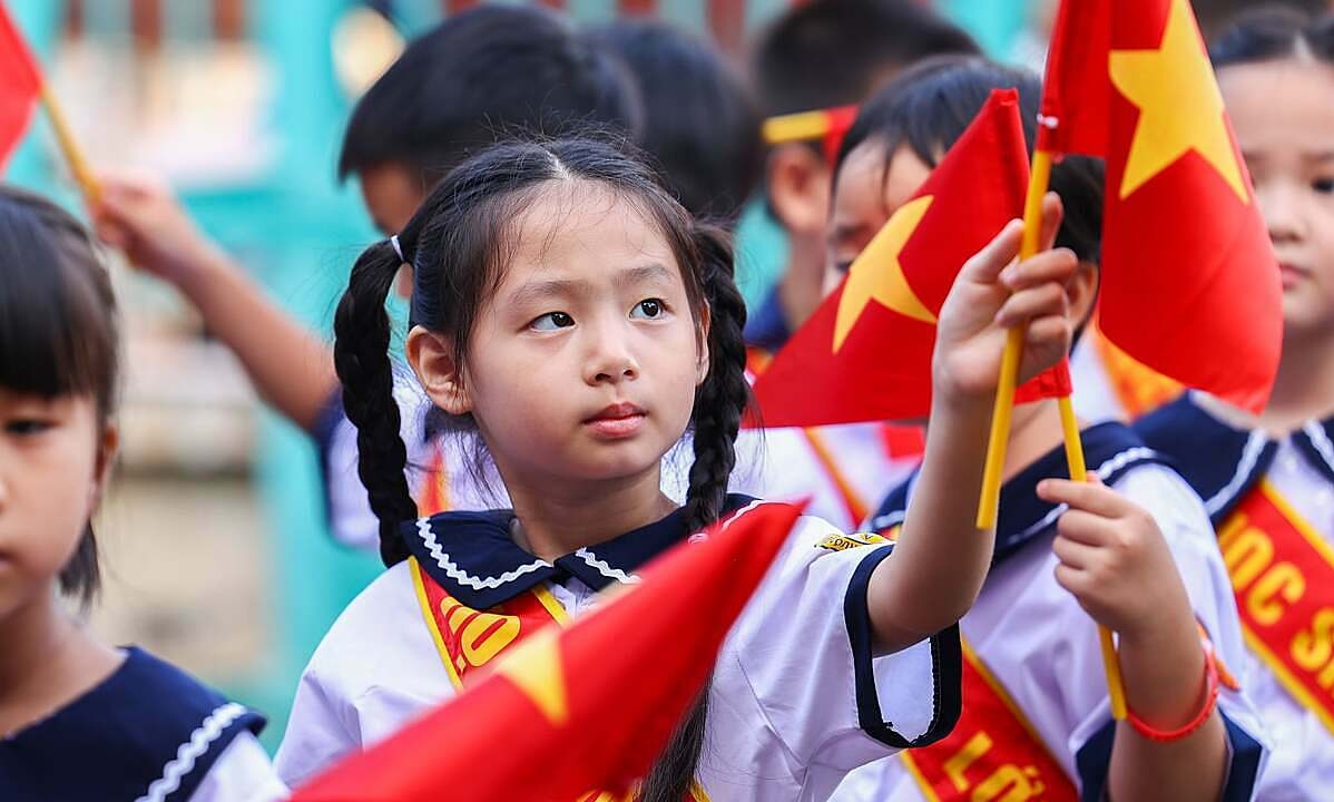 Mức sinh báo động đỏ, TP HCM thưởng tiền cho người đẻ đủ hai con