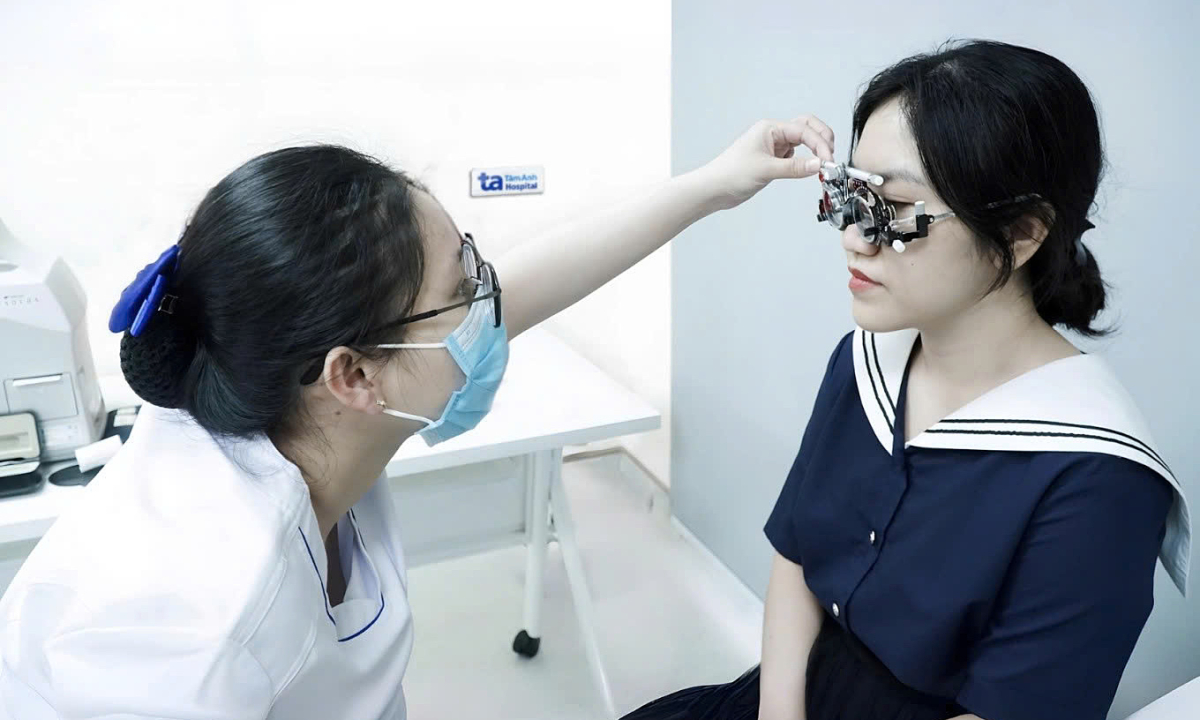 Cận thị nhẹ có nên đeo kính?