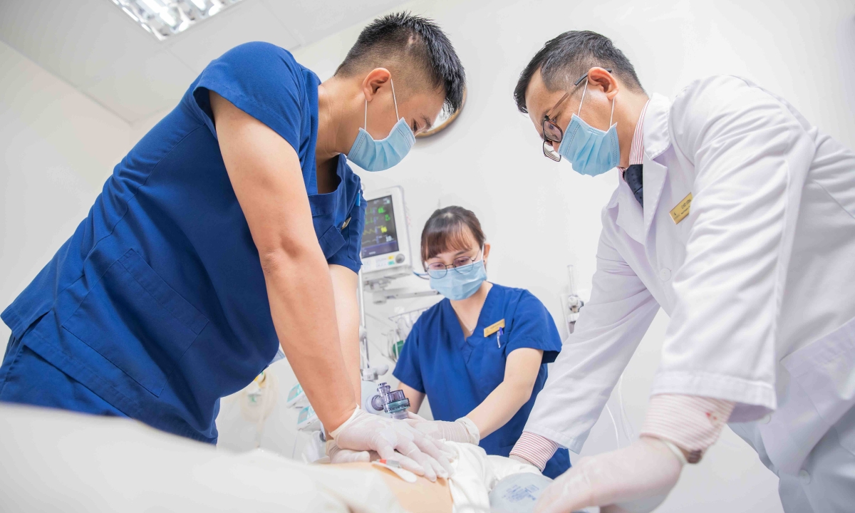 Phía sau hành trình "giành giật sự sống" xuyên biên giới