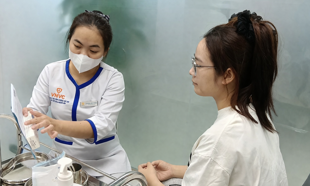 Đã tiếp xúc bệnh nhân não mô cầu có kịp tiêm vaccine không?