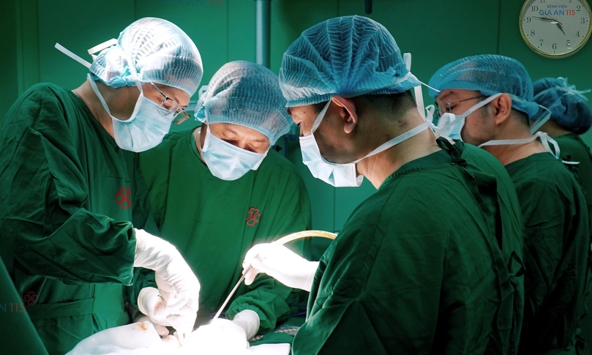 Sỏi mật lớn như quả trứng gà dù không triệu chứng