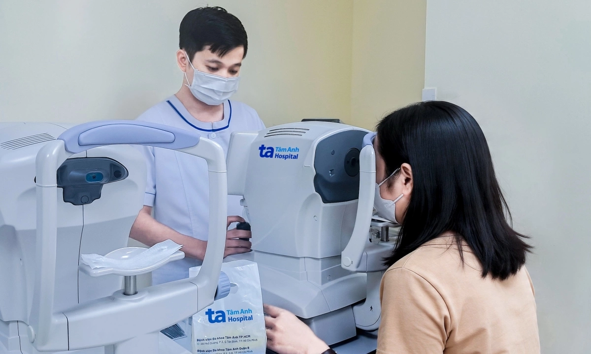 Xóa cận, loạn thị cho người giác mạc mỏng