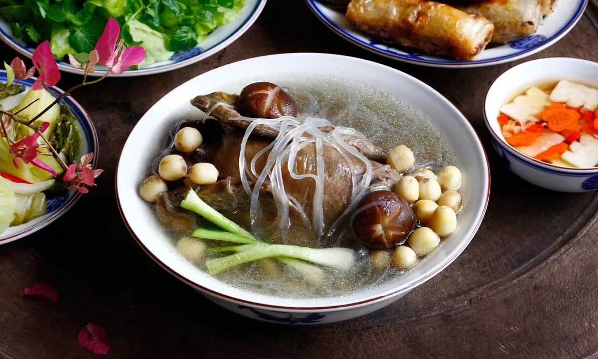 Ăn chim bồ câu hầm mỗi ngày để bổ?