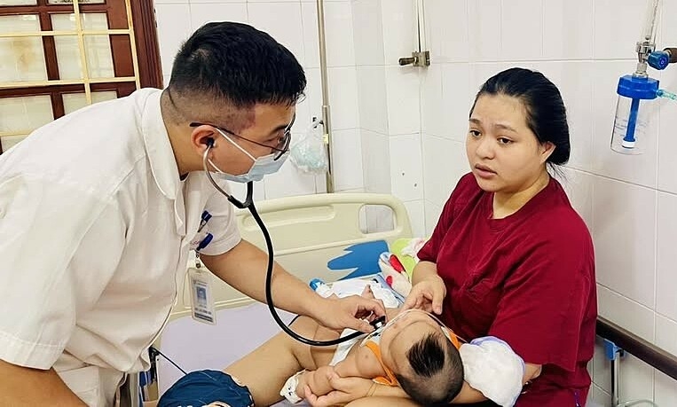 RSV và phế cầu thường gặp ở trẻ viêm phổi nặng