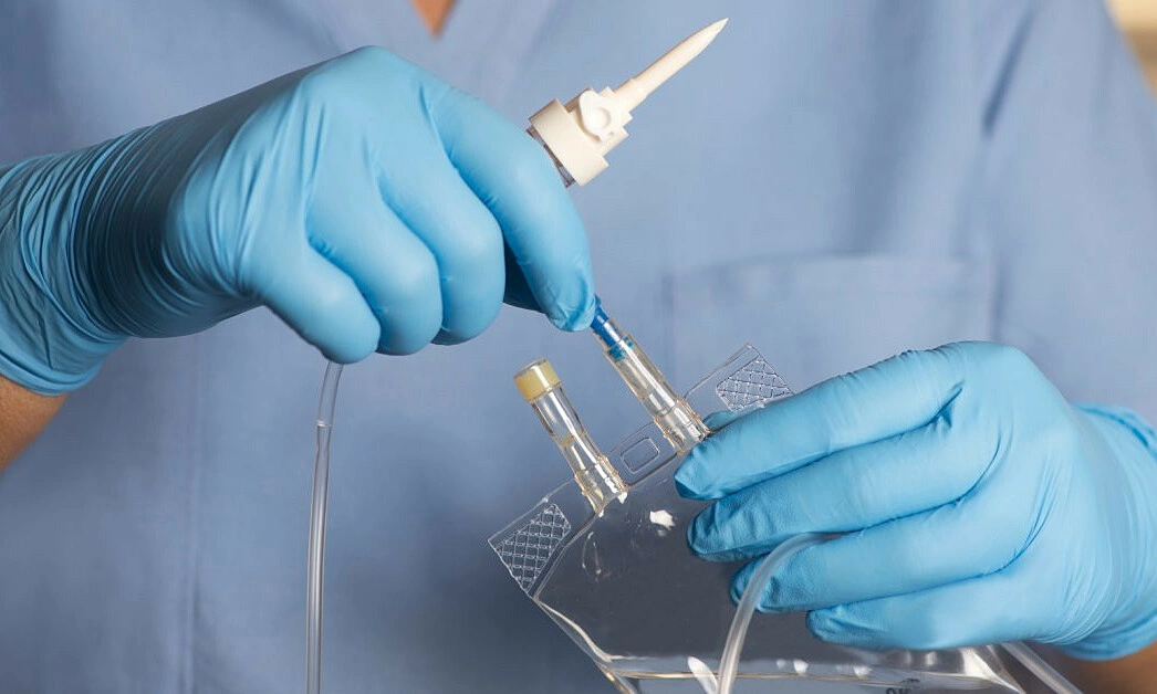 Y tế Anh lo thiếu găng tay và kim tiêm vì xung đột Trung Đông