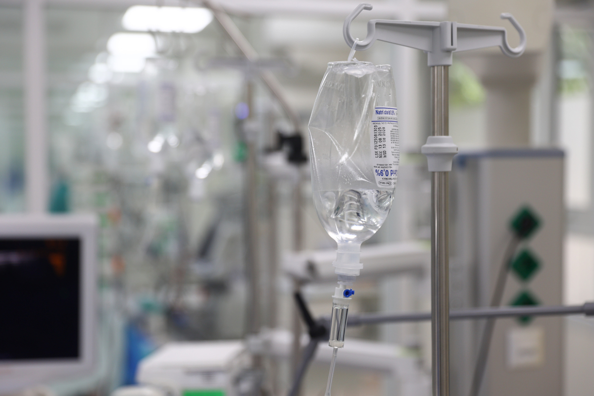 25 học sinh và bảo mẫu TP HCM nghi ngộ độc thực phẩm, một người thở máy