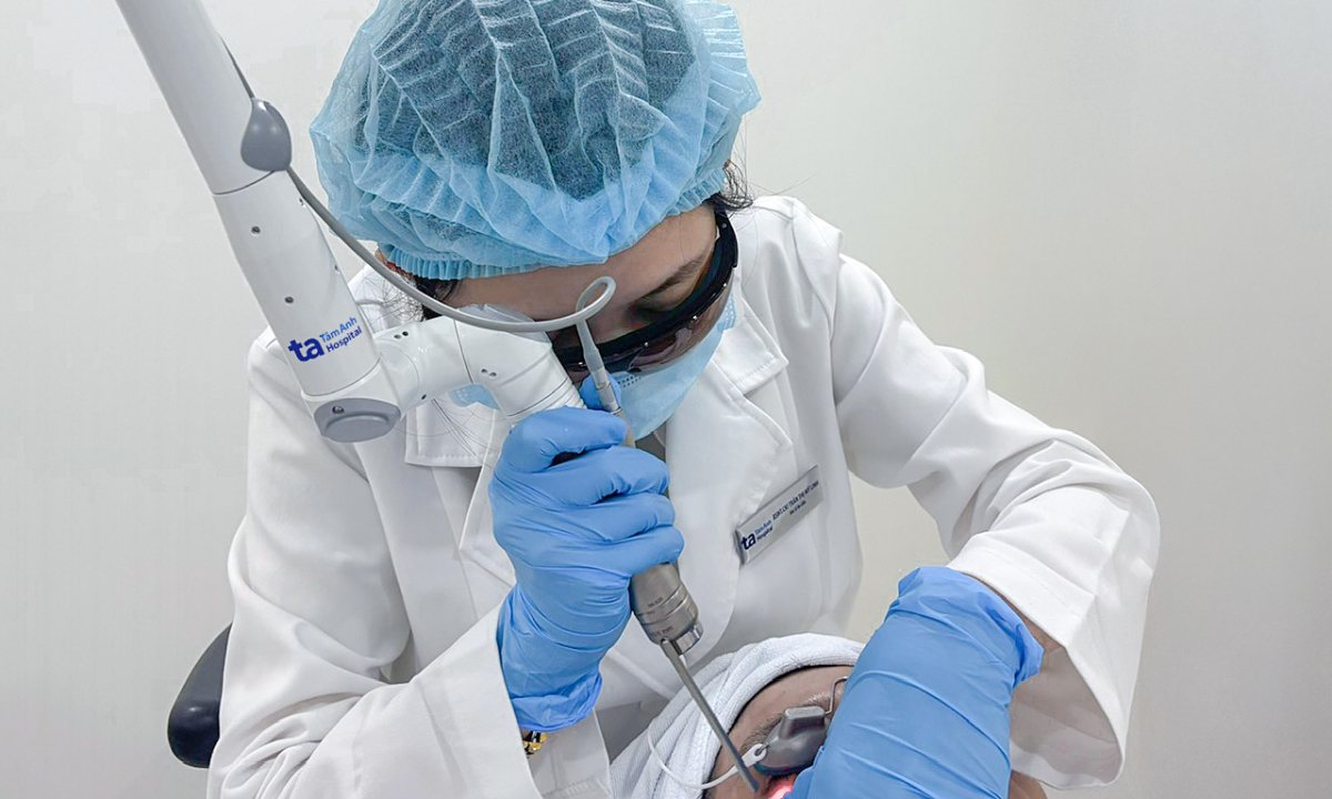 Dùng laser xóa quầng thâm mắt