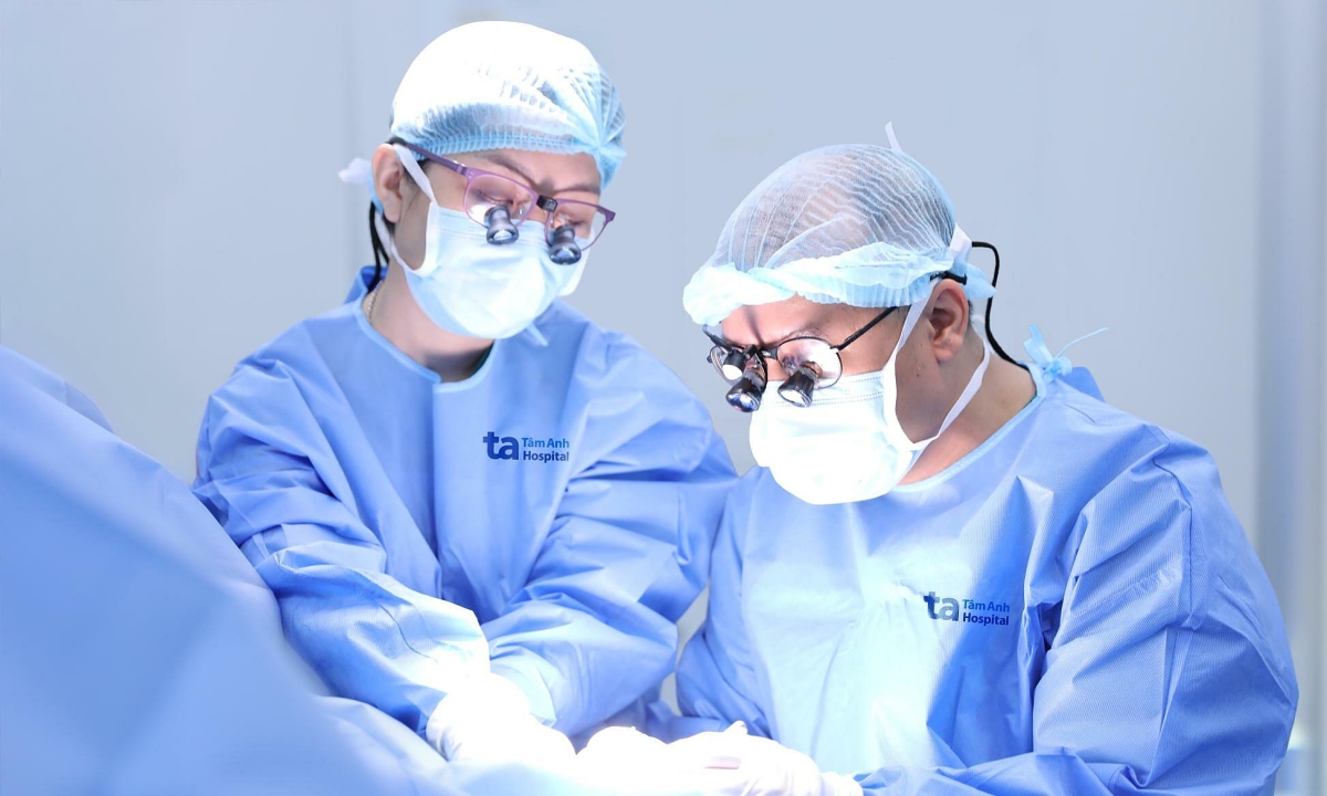 Bé trai bị phình đại tràng bẩm sinh