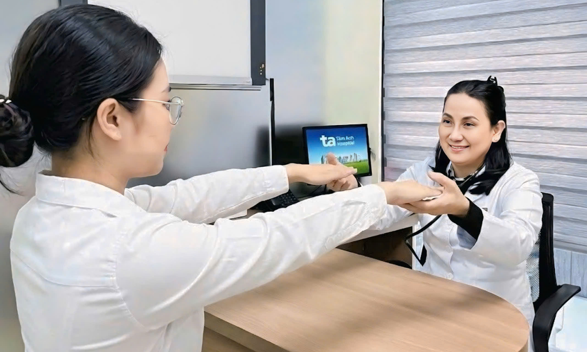 Bác sĩ hướng dẫn cách giảm đau đầu do nắng nóng