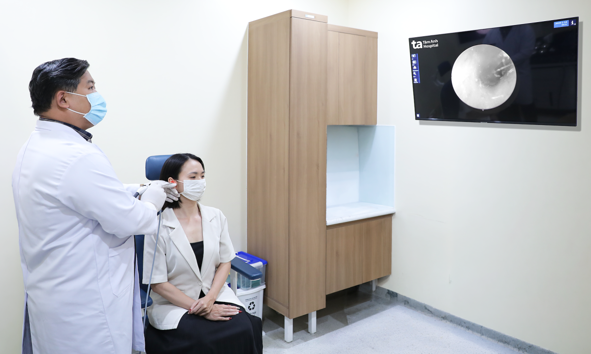 Vì sao lặn biển có thể gây thủng màng nhĩ?