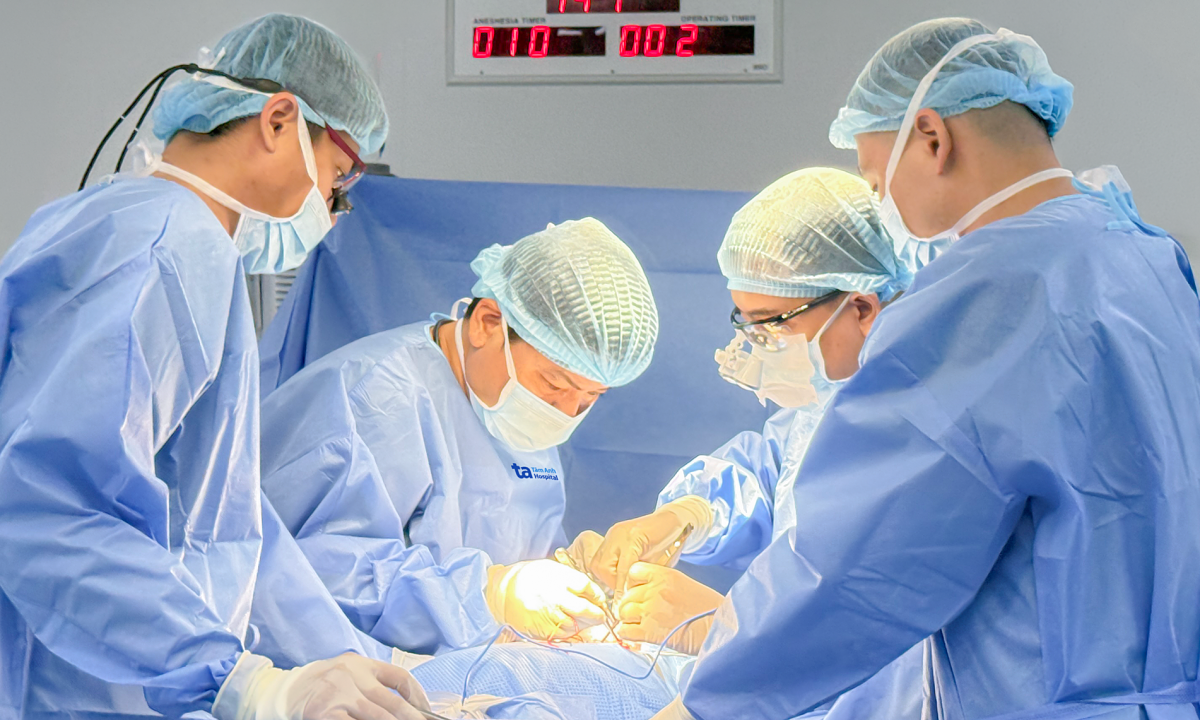 Thận bé trai 4 tuổi phình to, ứ nước