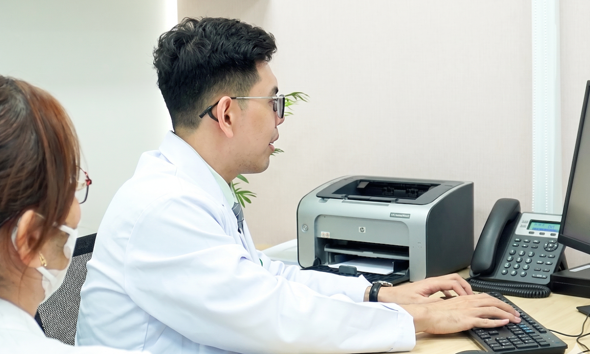 Tiểu nhiều lần dù ít uống nước không hẳn do suy thận