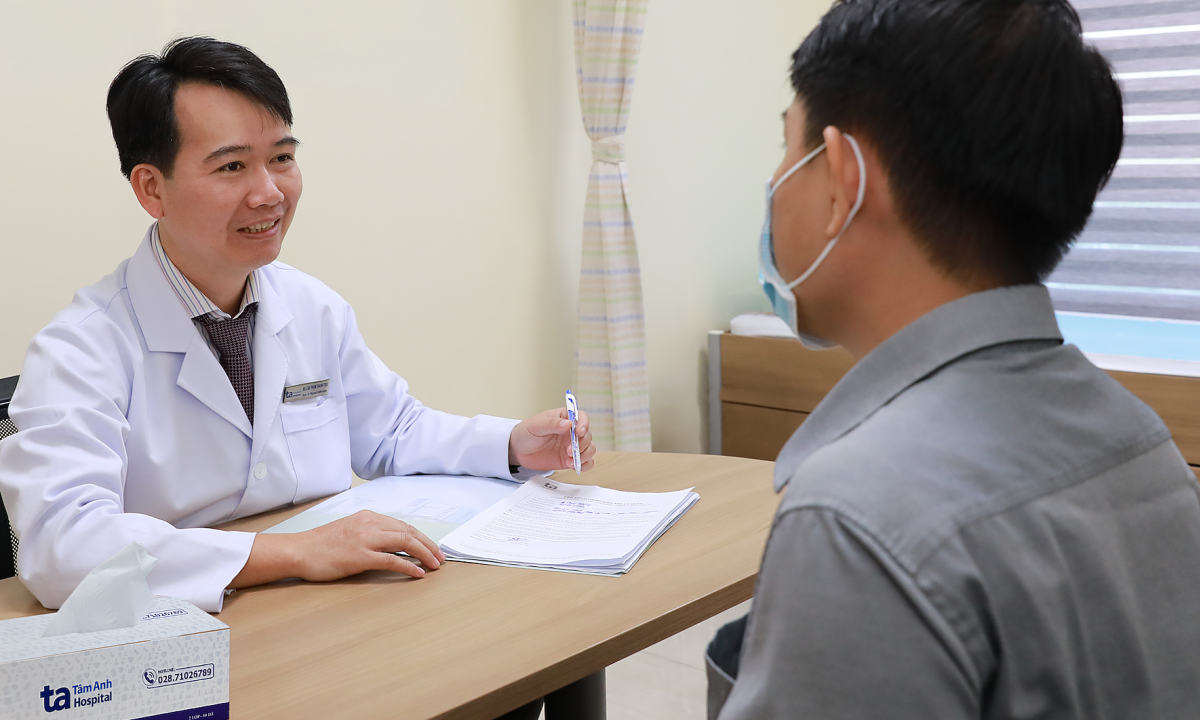 4 nguyên tắc uống nước phòng bệnh tiết niệu khi đi du lịch