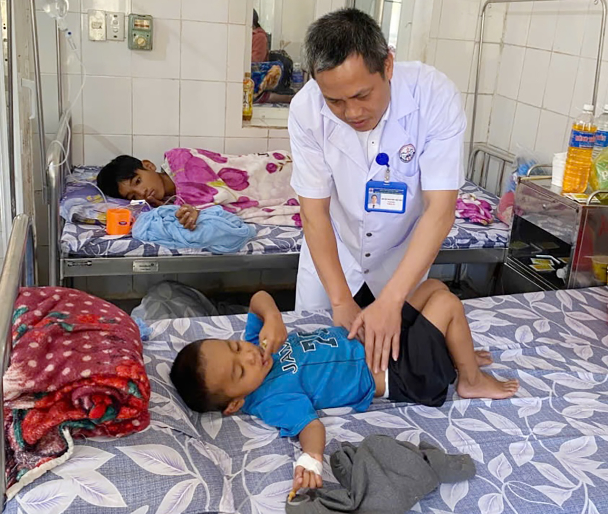 Số người Quảng Trị nghi ngộ độc sau ăn bánh mì tăng lên 68