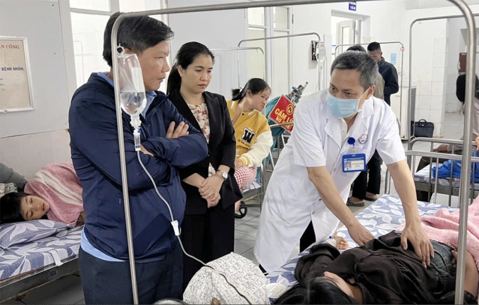 Bệnh nhân điều trị tại Bệnh viện Đa khoa khu vực Hướng Hóa. Ảnh: Minh Anh