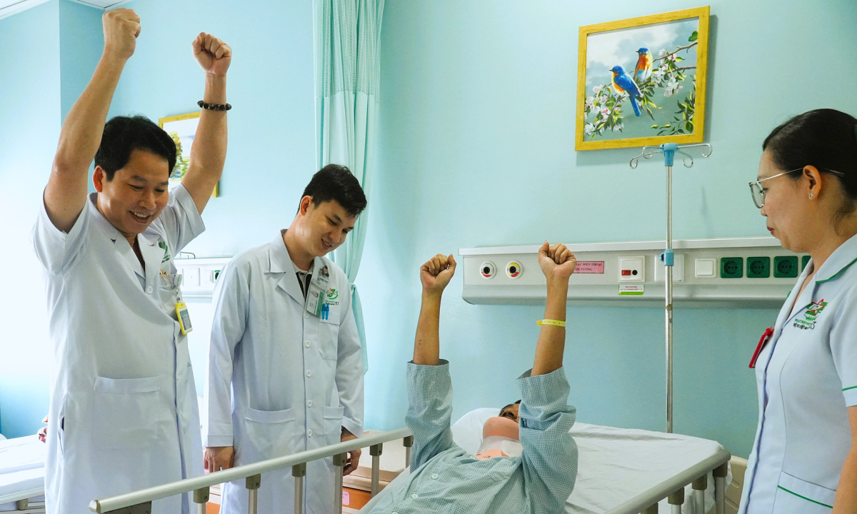 Thanh niên 33 tuổi đột ngột liệt tứ chi