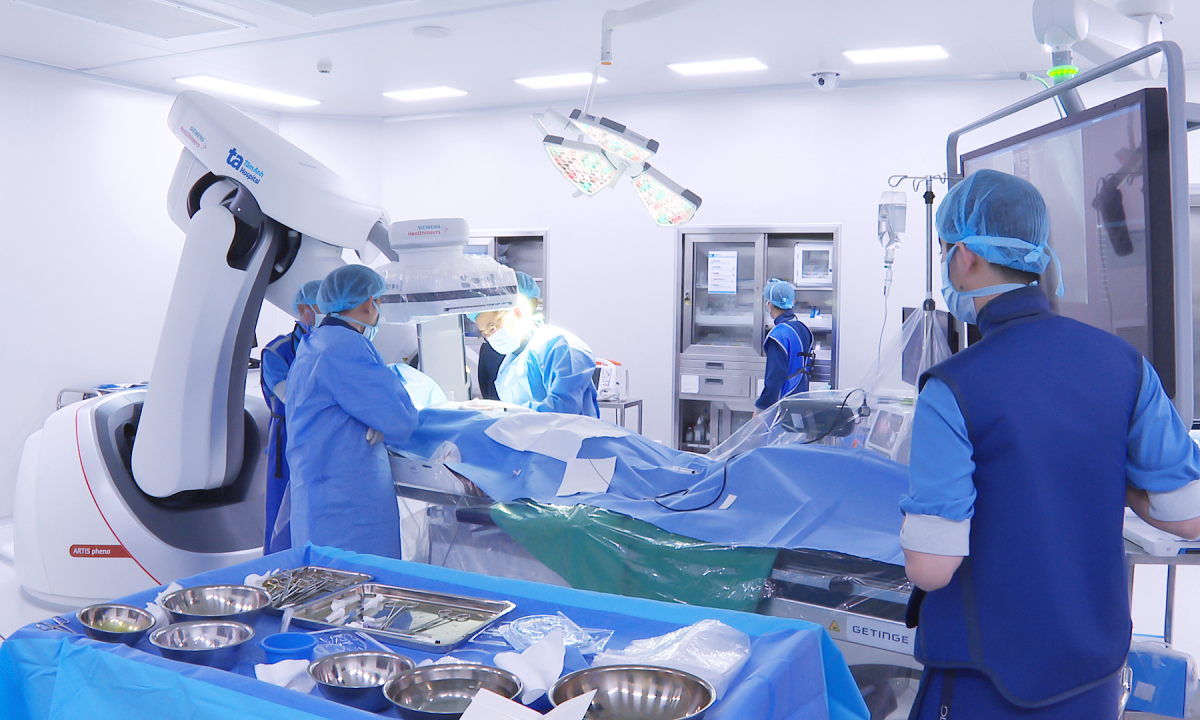 Phát hiện rối loạn nhịp tim sau hai tháng đau ngực