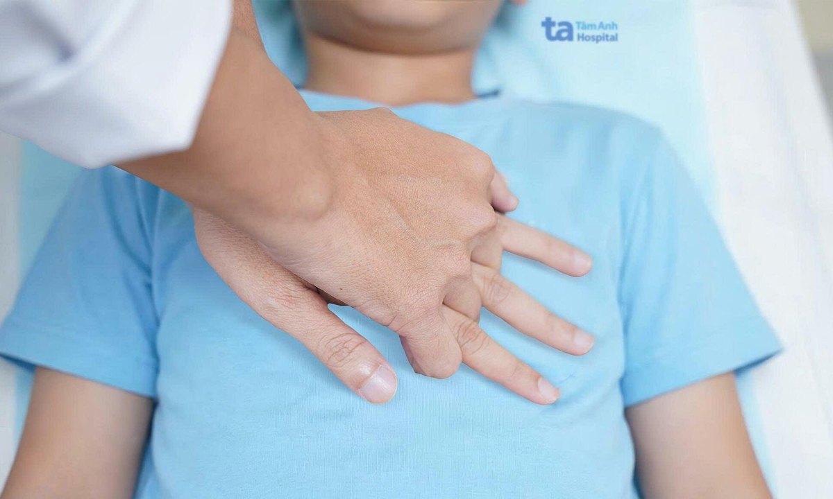 Xử trí trẻ bị điện giật như thế nào