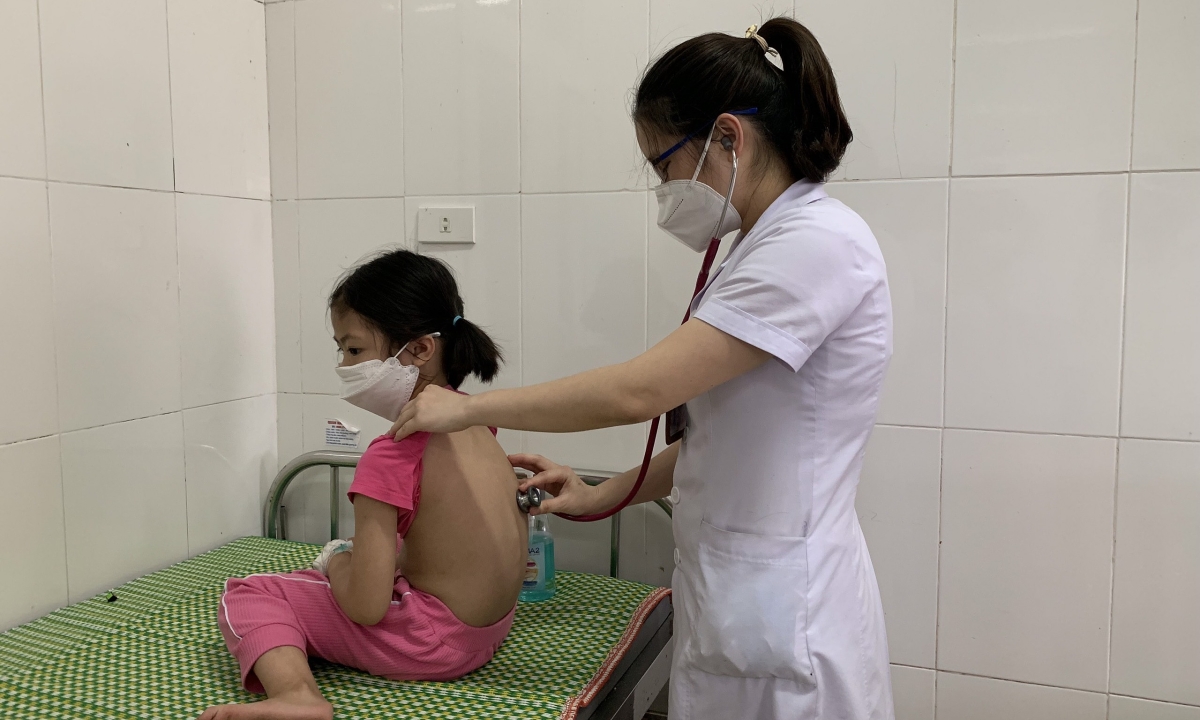 Nguy cơ viêm phổi, suy hô hấp do phế cầu từ dấu hiệu ho, sốt