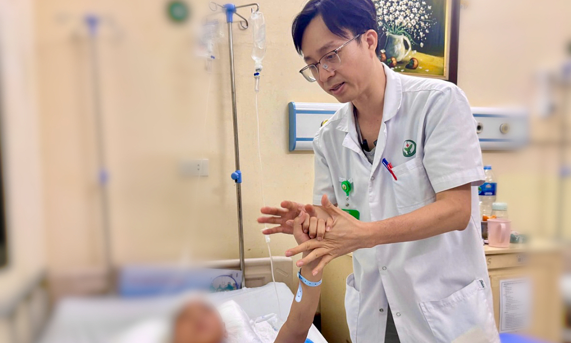 Nô đùa cùng anh, bé trai 11 tuổi bị dao bầu cắm xuyên sọ