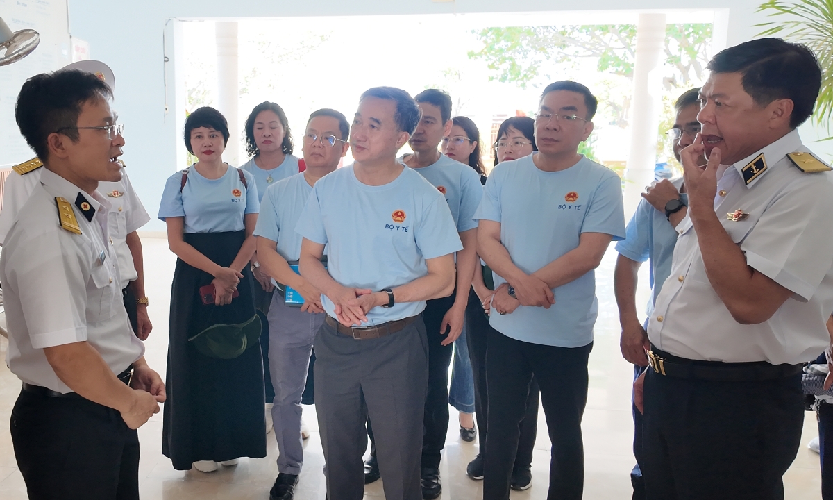 Bộ Y tế huy động tiền, thuốc men hỗ trợ quân dân đảo Trường Sa