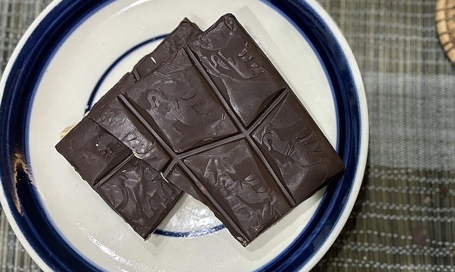 Điều gì xảy ra với huyết áp khi ăn chocolate?