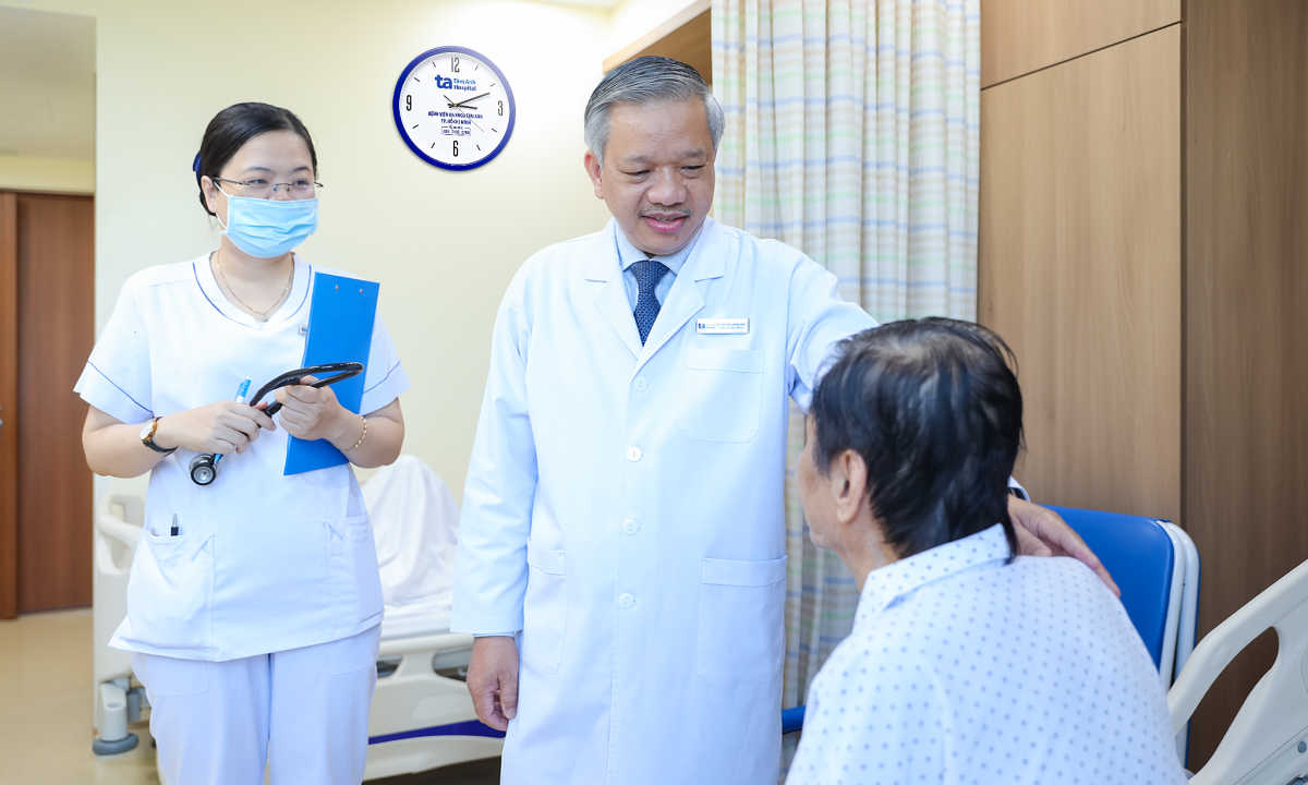Tắc hẹp mạch máu toàn thân sau 40 năm hút thuốc lá