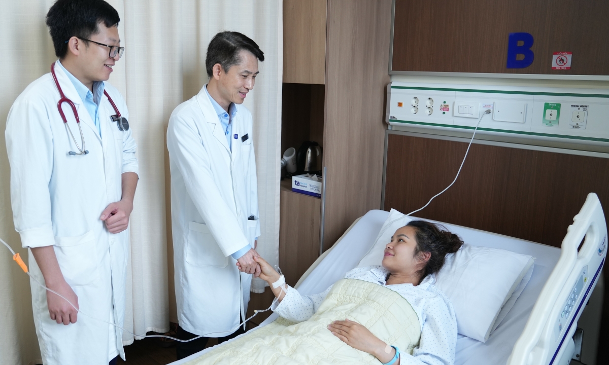 Lấy máu tự thân vá lỗ rò dịch não tủy