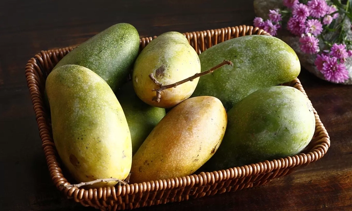 Bác sĩ cảnh báo cơ thể quá tải đường khi bạn ăn quá nhiều quả xoài