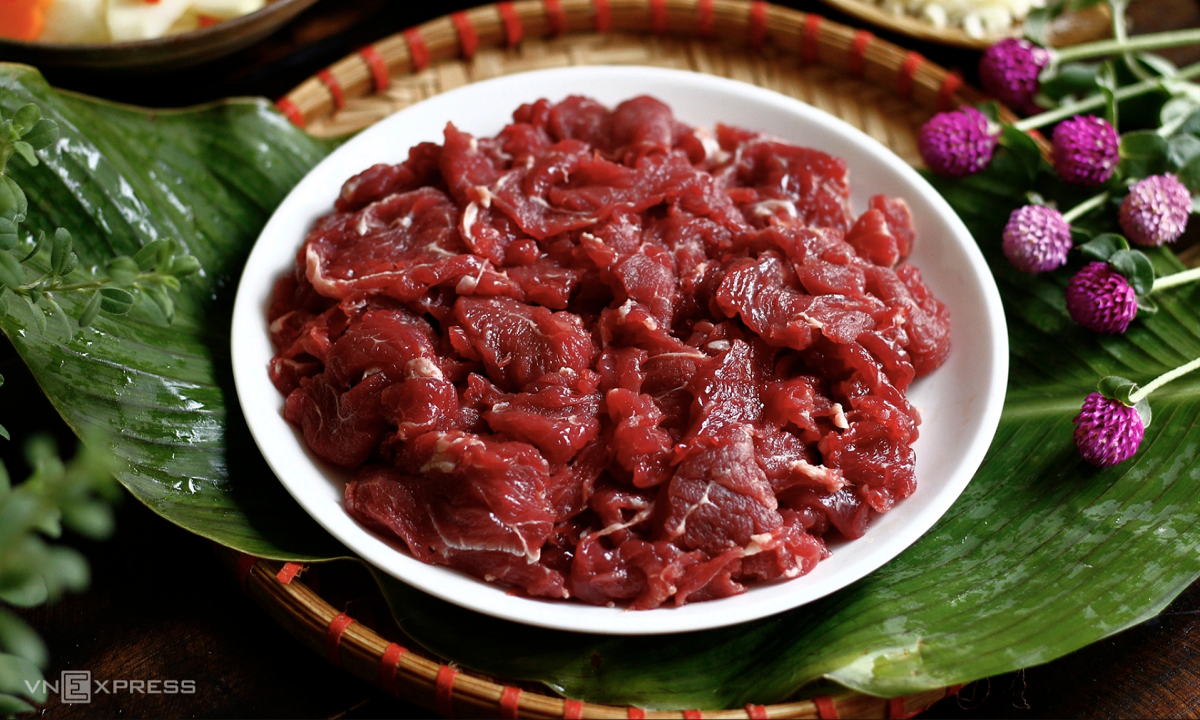 Bác sĩ chỉ cách phân biệt thịt bò thật và thịt giả tẩm hóa chất