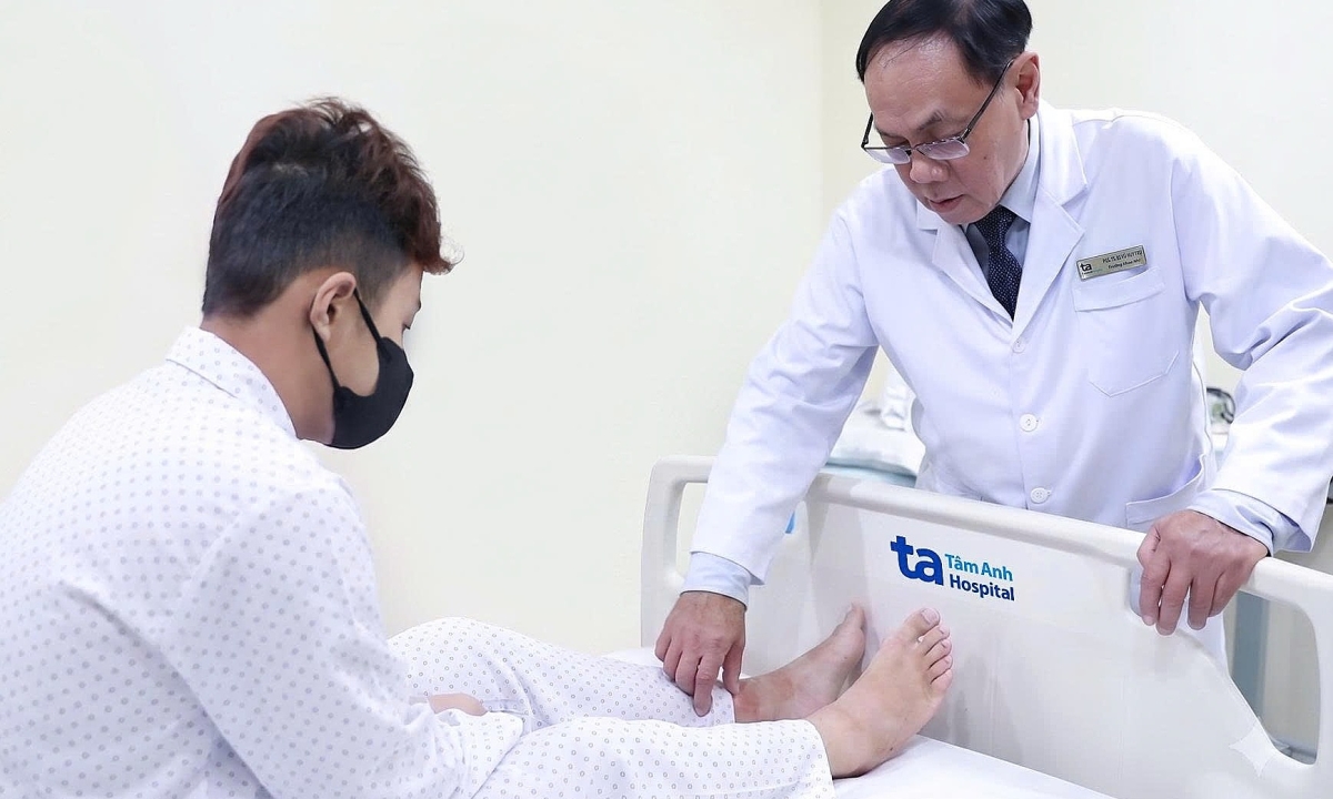 Thiếu niên đau bụng, xuất huyết tiêu hóa do viêm mạch máu