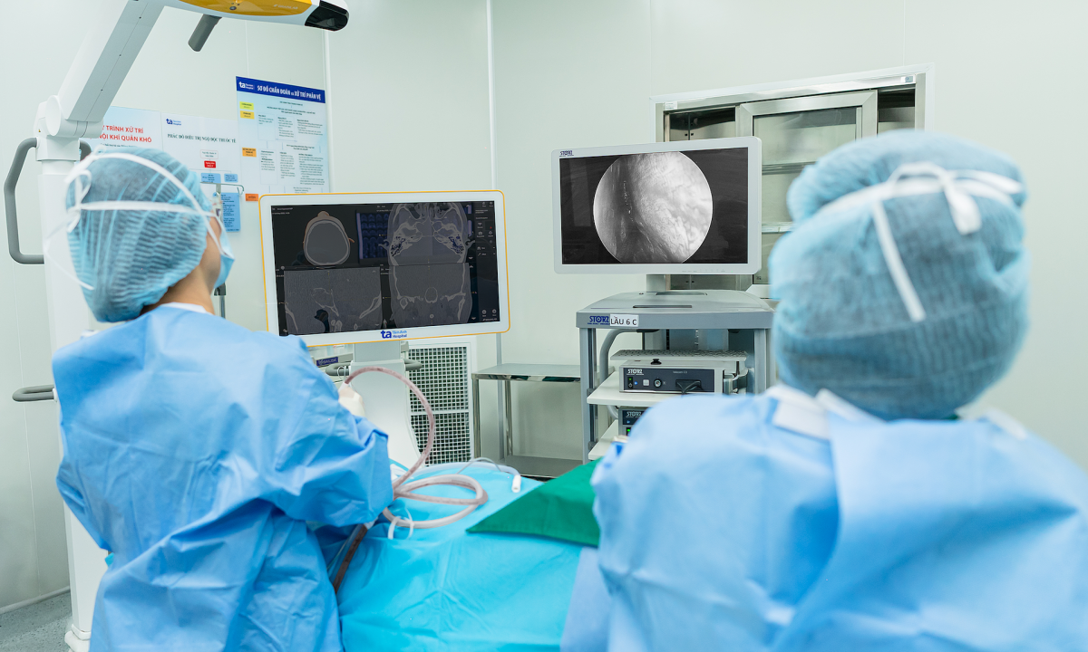Polyp lấp đầy hốc mũi
