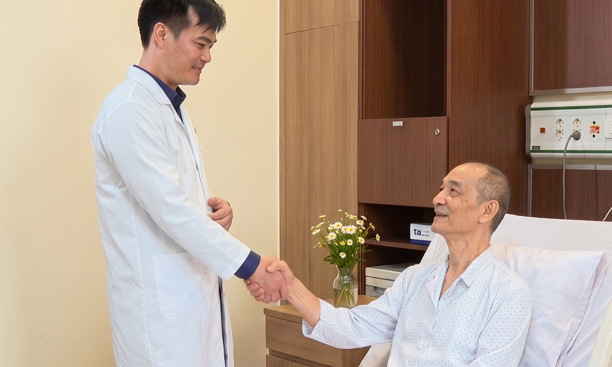 Ung thư tuyến nước bọt di căn gan sau một năm điều trị