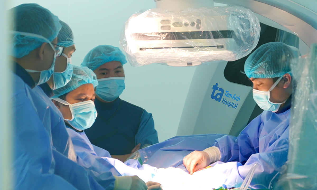 Ba lần đột quỵ do hẹp van tim