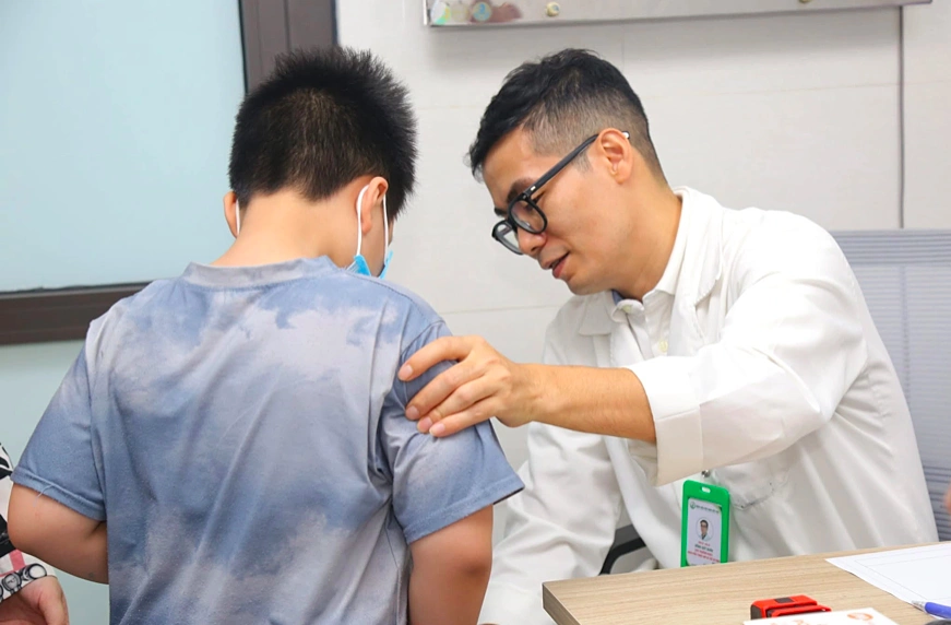 Bác sĩ cảnh báo nhiều trẻ mắc dị tật sinh dục phát hiện bệnh muộn