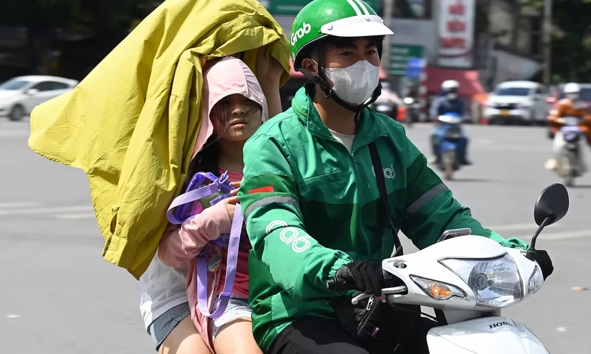 Đau đầu, chóng mặt sau khi đi nắng có phải đột quỵ?