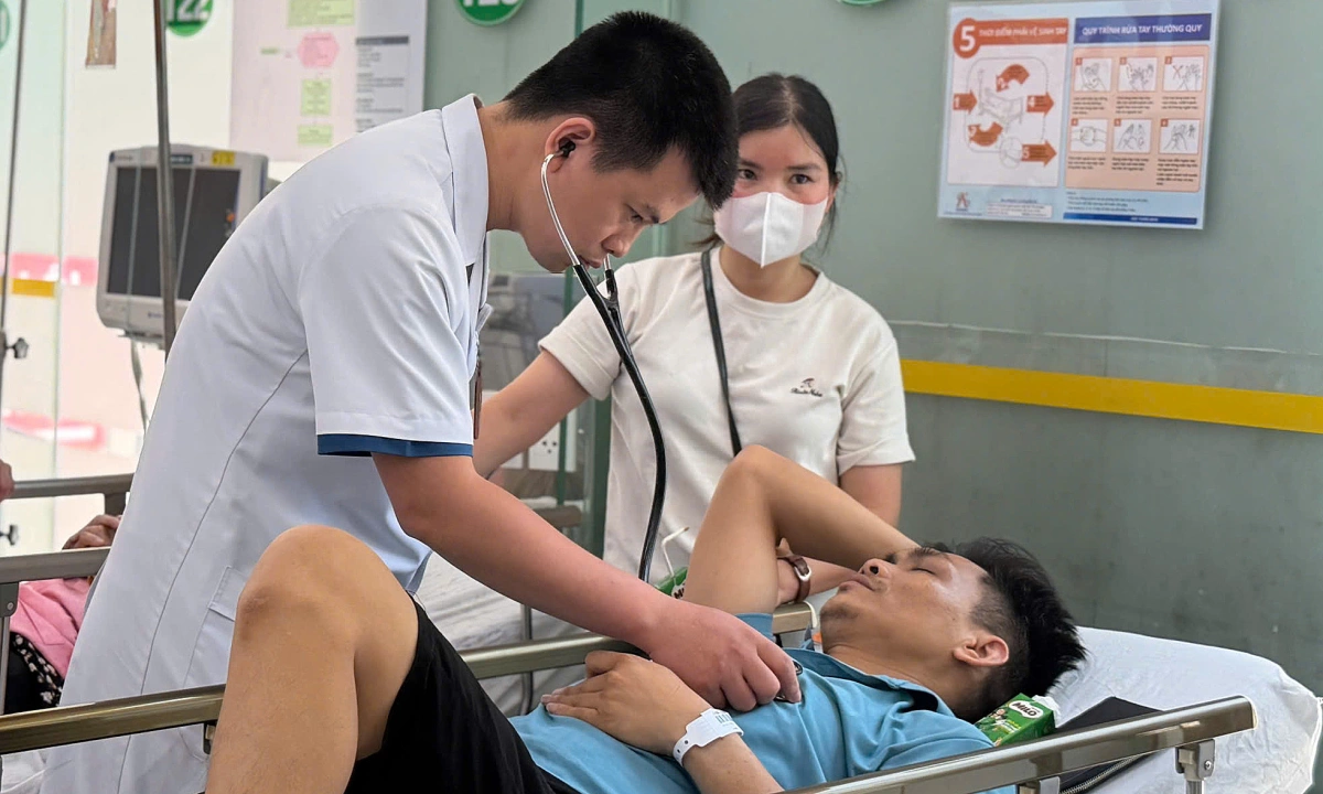 Bác sĩ Bạch Mai chỉ cách sơ cứu đúng khi say nắng, sốc nhiệt