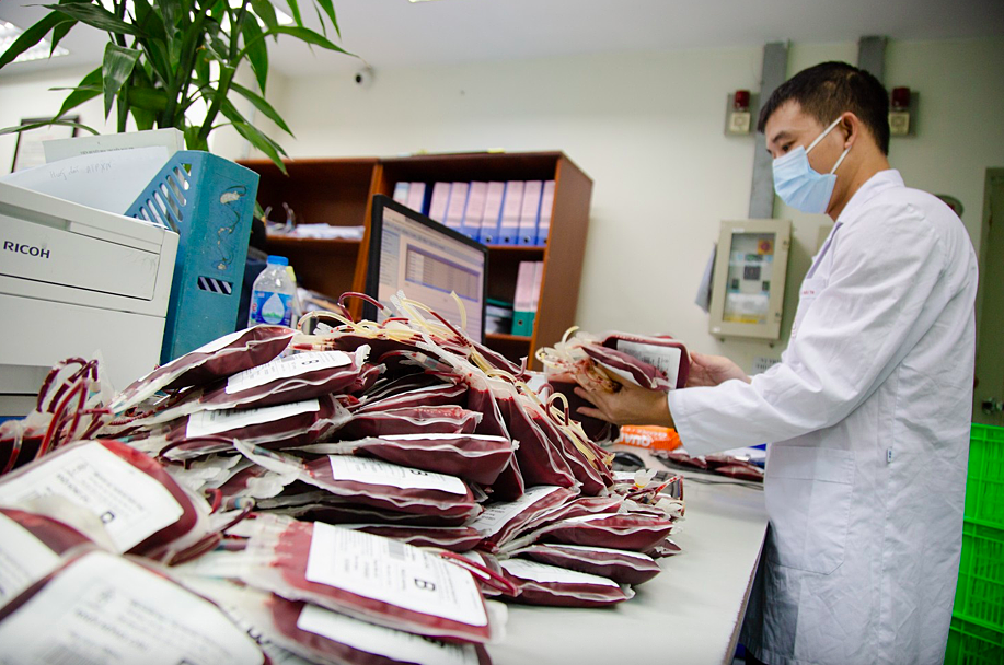 Máu - thuốc đặc biệt phải đúng người đúng thời điểm