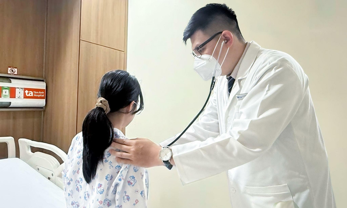 Bé gái 12 tuổi loét dạ dày do vi khuẩn HP