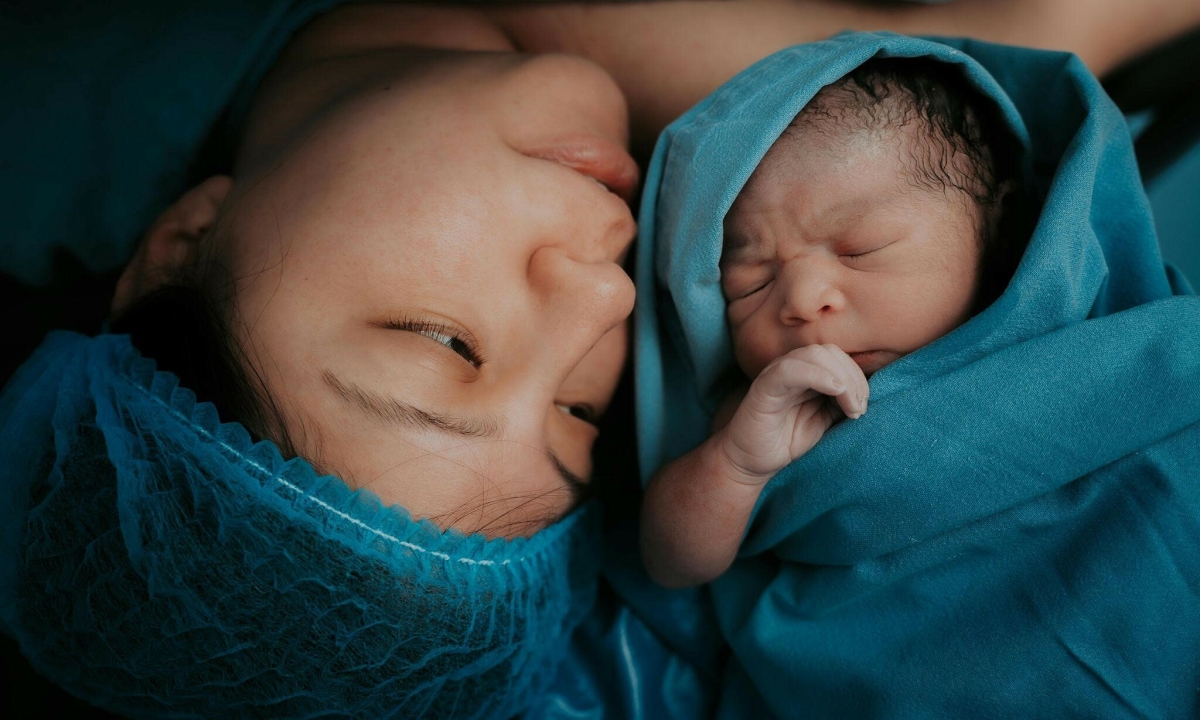 So sánh hệ miễn dịch của trẻ sinh mổ và sinh thường