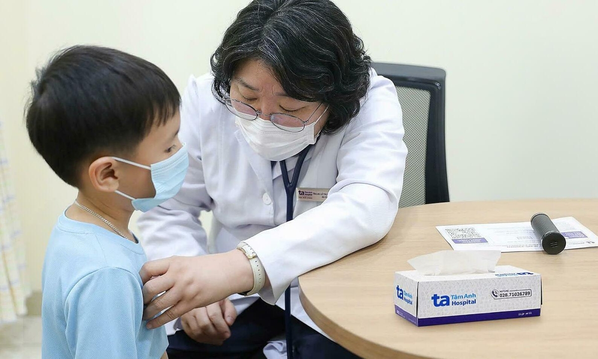 5 cách đơn giản phòng bệnh hô hấp cho trẻ trong mùa mưa