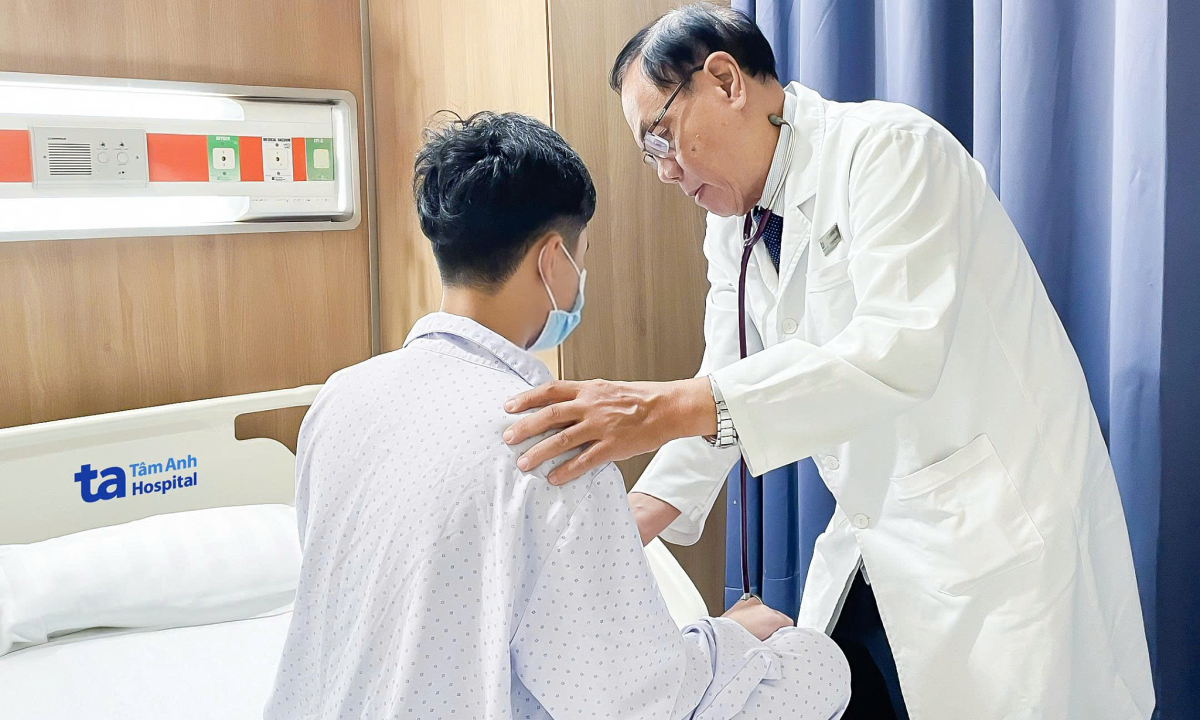 Trẻ 12 tuổi đái dầm có cần điều trị?