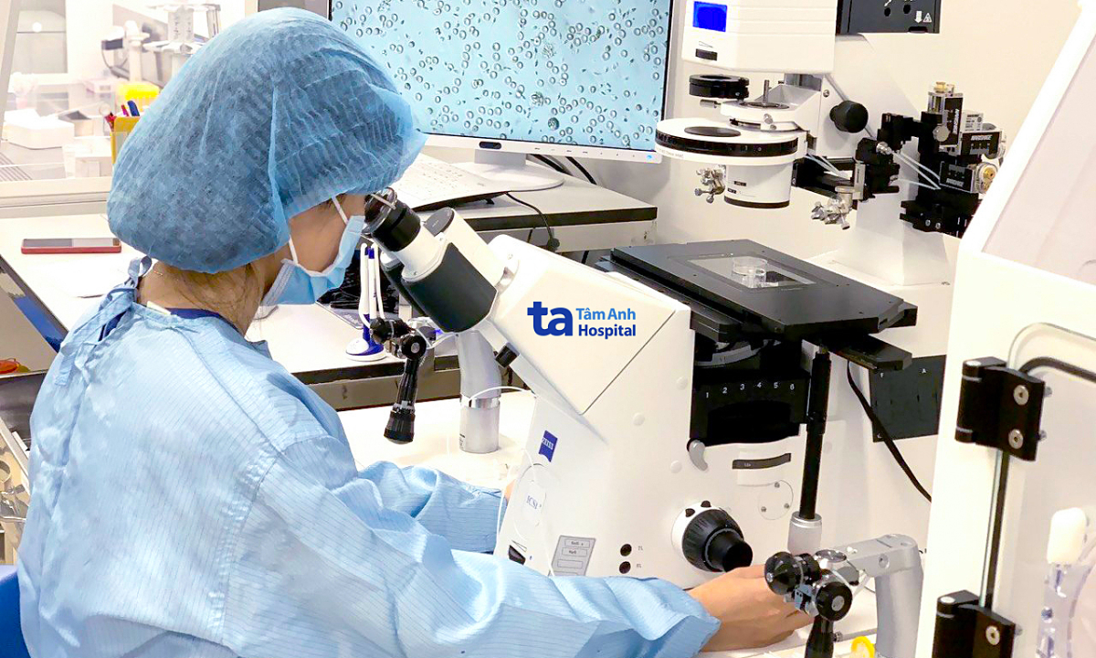 Có con ở tuổi 42 sau 5 năm hiếm muộn