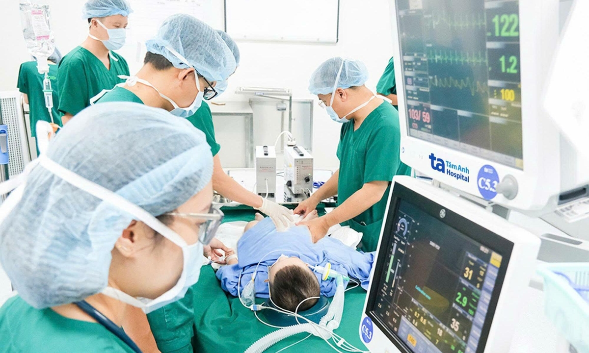 Bé trai 4 tuổi bị lồng ruột cấp