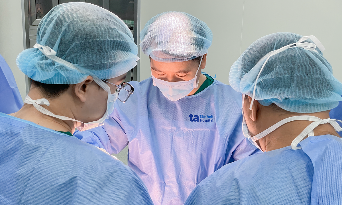 Đau lưng âm ỉ có phải dấu hiệu sỏi thận?
