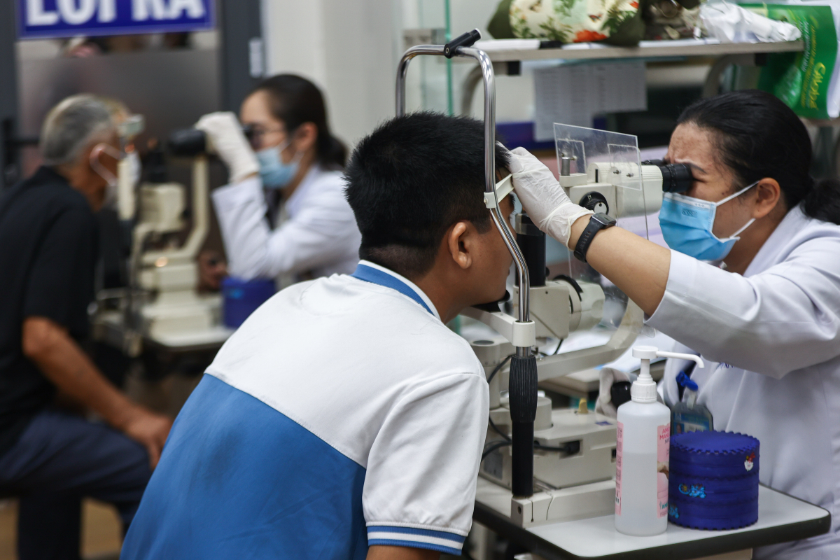 Hà Nội hỗ trợ chi phí chữa cận thị cho người trẻ từ 1/7